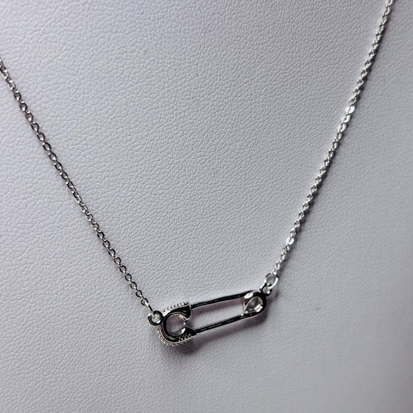 New MELINDA MARIA Safety Pin Pendant Necklace - Picture 3 of 5